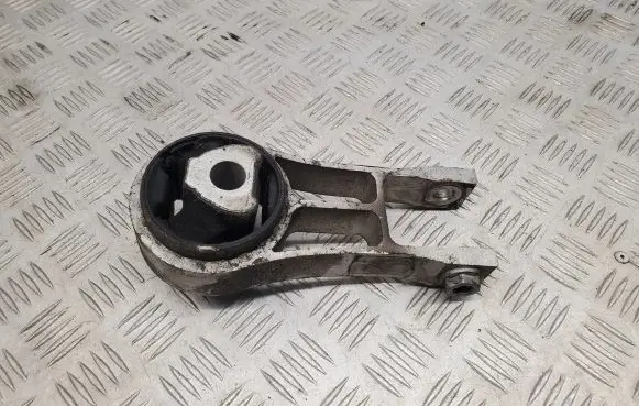 Chrysler Pacifica Engine mount bracket P68224737AB 68224737AB