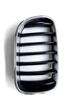 Front bumper upper radiator grill