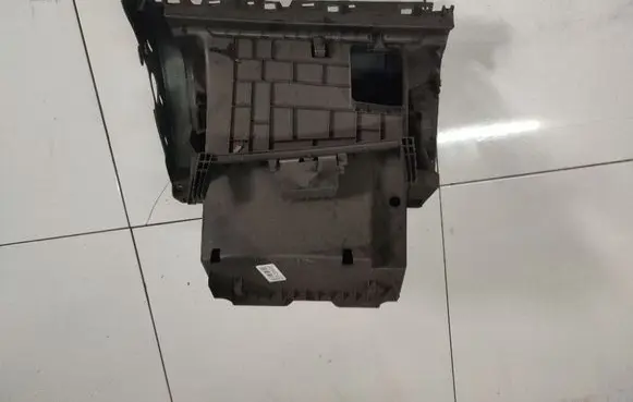 Glove box