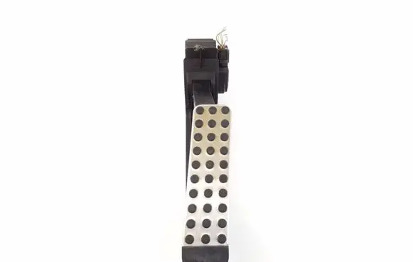 Accelerator throttle pedal