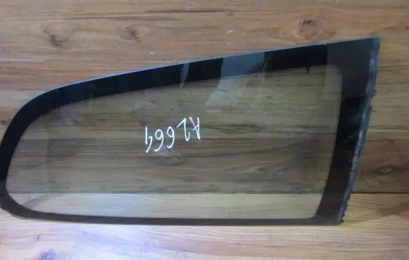 Mitsubishi Colt Rear side window