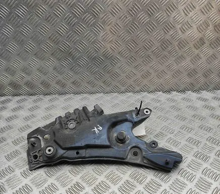 Fender mounting bracket