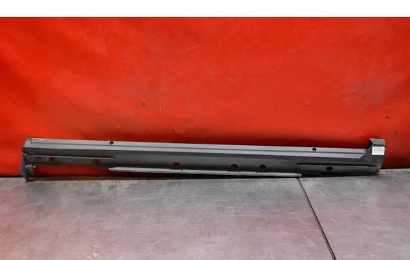 Toyota Yaris Cross Front sill (body part) 