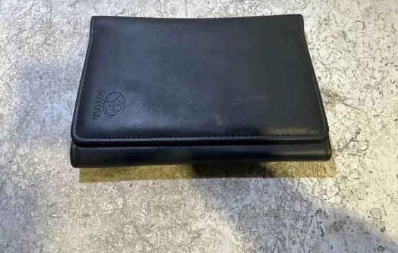 Toyota Auris E180 Owners service history hand book 