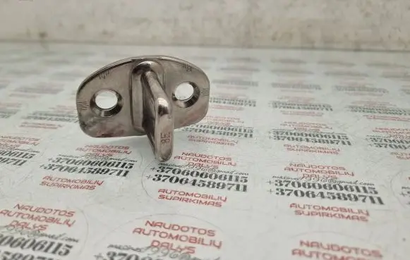 Seat Exeo (3R) Rear door lock loop/hook striker 8E0837033