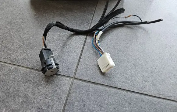 Ford S-MAX AUX in-socket connector 8S7T18C939LD CDXFS34XLD SONY