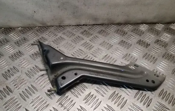 Audi Q5 SQ5 Fender mounting bracket 8R0821136