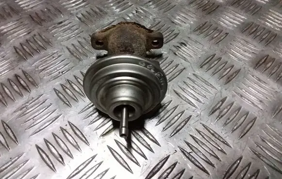 Volkswagen Golf III EGR valve 028131501E