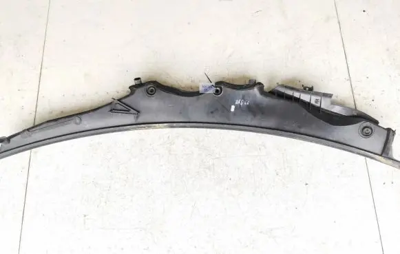 Mercedes-Benz C W203 Wiper trim 2038300813