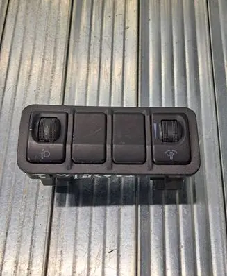 Hyundai Trajet Headlight level height control switch 848403A020 01107
