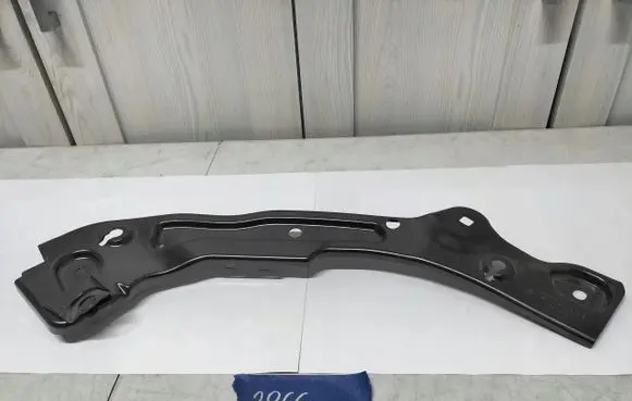Skoda Fabia Mk4 (6VA) Front bumper support beam 6VA805932A