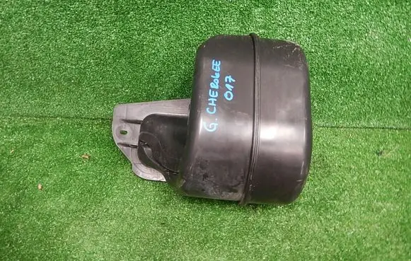Jeep Grand Cherokee Intake resonator 