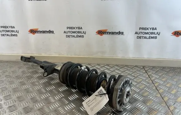 BMW 5 G30 G31 Front shock absorber with coil spring 6866623