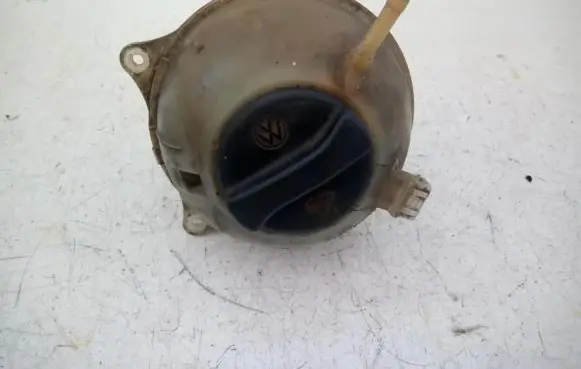 Volkswagen PASSAT B4 Brake fluid reservoir 