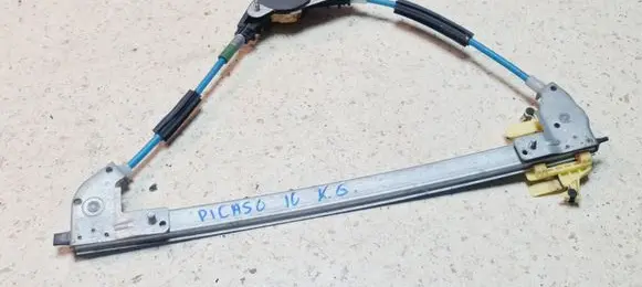Rear door manual window regulator