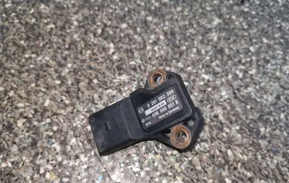 Skoda Fabia Mk2 (5J) Air pressure sensor 0281002399 038906051B