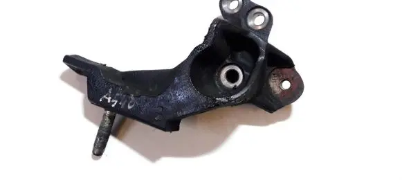 KIA Clarus Engine mounting bracket