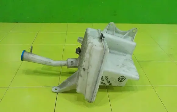 Toyota Avensis T270 Windshield washer fluid reservoir/tank 8531005121 XP260