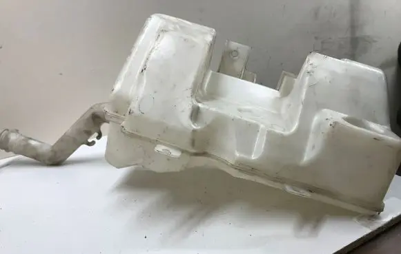 Mitsubishi Colt Windshield washer fluid reservoir/tank