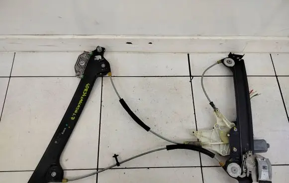 Opel Cascada Front door window regulator with motor 13369461