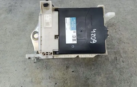 Toyota Yaris Comfort/convenience module 