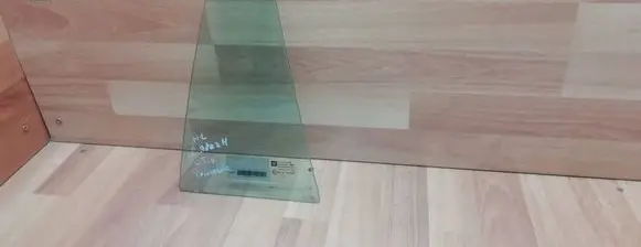 Rear vent window glass