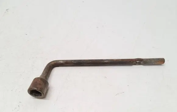 Honda Civic Wheel nut wrench 