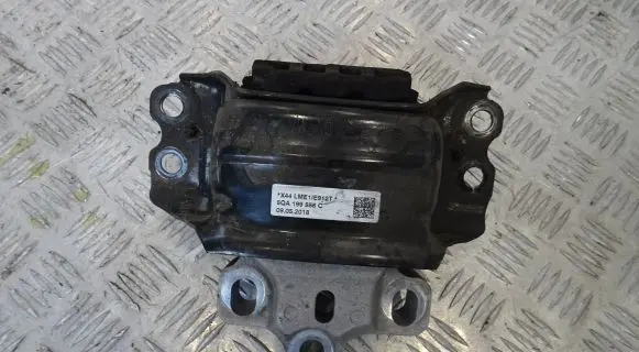 Volkswagen Tiguan Engine mount bracket 5QA199555C