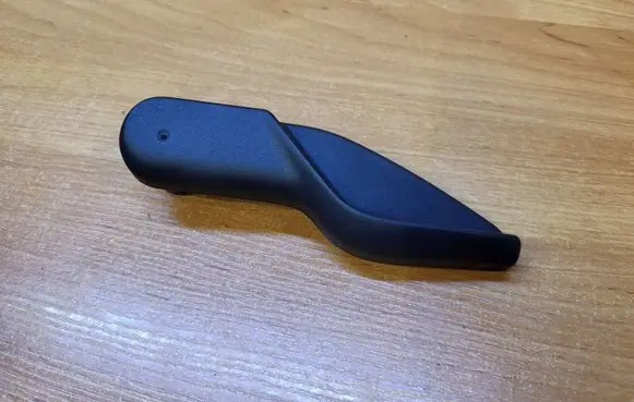 Engine bonnet (hood) release handle