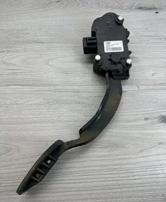 Land Rover Discovery 3 - LR3 Accelerator throttle pedal 3256100000 30559PM BQ6FA