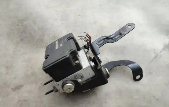 Ford Fiesta ABS Pump 8V512M110AD
