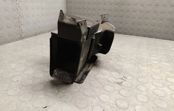 BMW 7 E38 Brake cooling air channel/duct 8163835