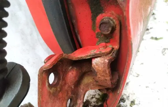 Mazda 121 Front door upper hinge