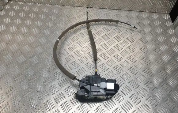 Nissan Qashqai Front door lock