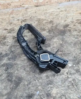 Mercedes-Benz E W211 Accelerator throttle pedal A2113000404