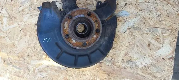 Volkswagen Polo IV 9N3 Front wheel hub