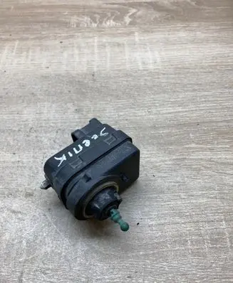 Renault Scenic I Headlight level adjustment motor 7700840141