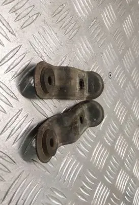 Radiator mount bracket