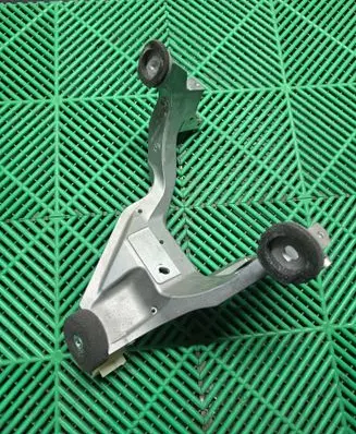 BMW 5 F10 F11 Steering rack mounting bracket 6140831