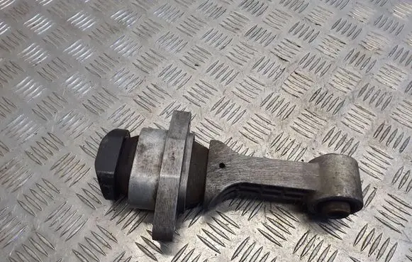 Hyundai i40 Engine mount bracket