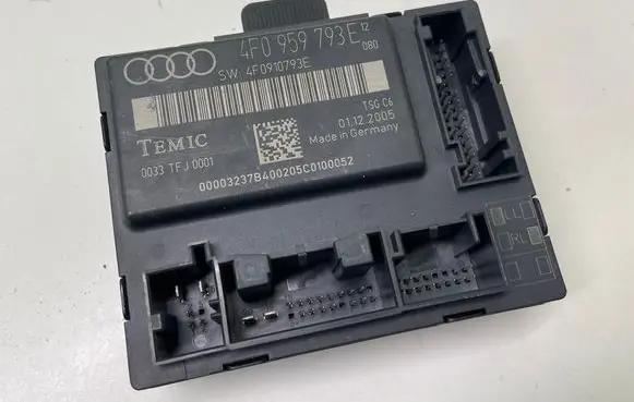 Audi A8 S8 D3 4E Door control unit/module 4F0959793E 4F0910793E 0033TFJ0001