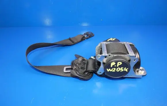 Mercedes-Benz C W205 Front seatbelt