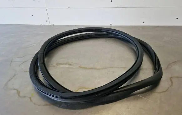 Opel Corsa F Front door rubber seal