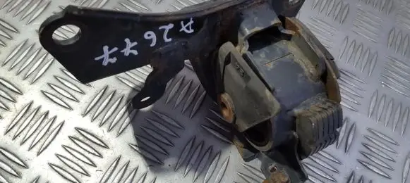 Toyota Avensis T250 Engine mount bracket