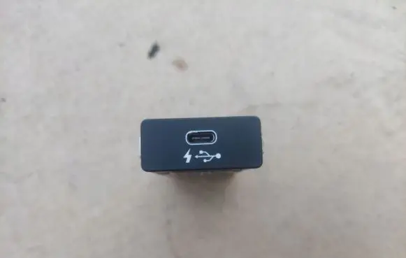 BMW X4 F26 USB socket connector 8711939