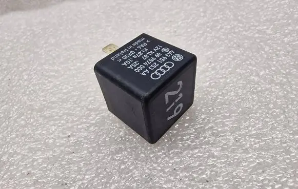 Audi A8 S8 D2 4D Other relay 443951253AA 899574000