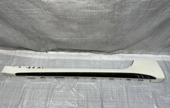 Maserati GranTurismo Front sill trim cover 670227346