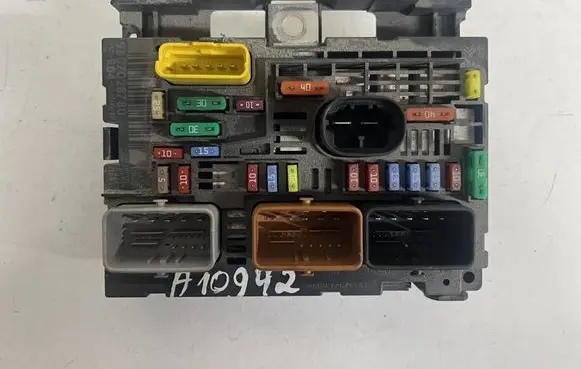 Peugeot Partner Comfort/convenience module 9807028780