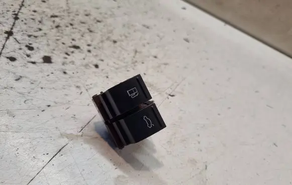 Volkswagen PASSAT B6 Fuel tank opening switch 3C0959903