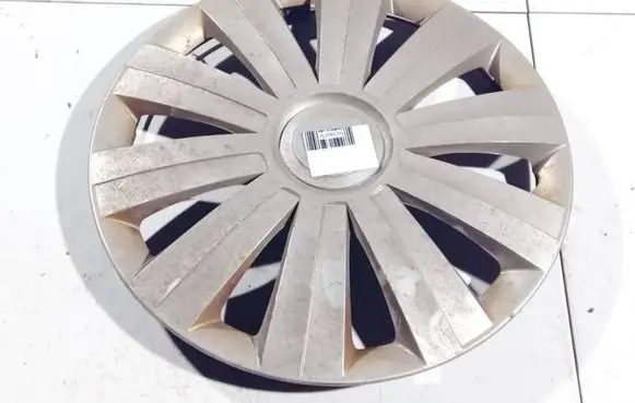 Toyota Avensis T250 R15 wheel hub/cap/trim 
